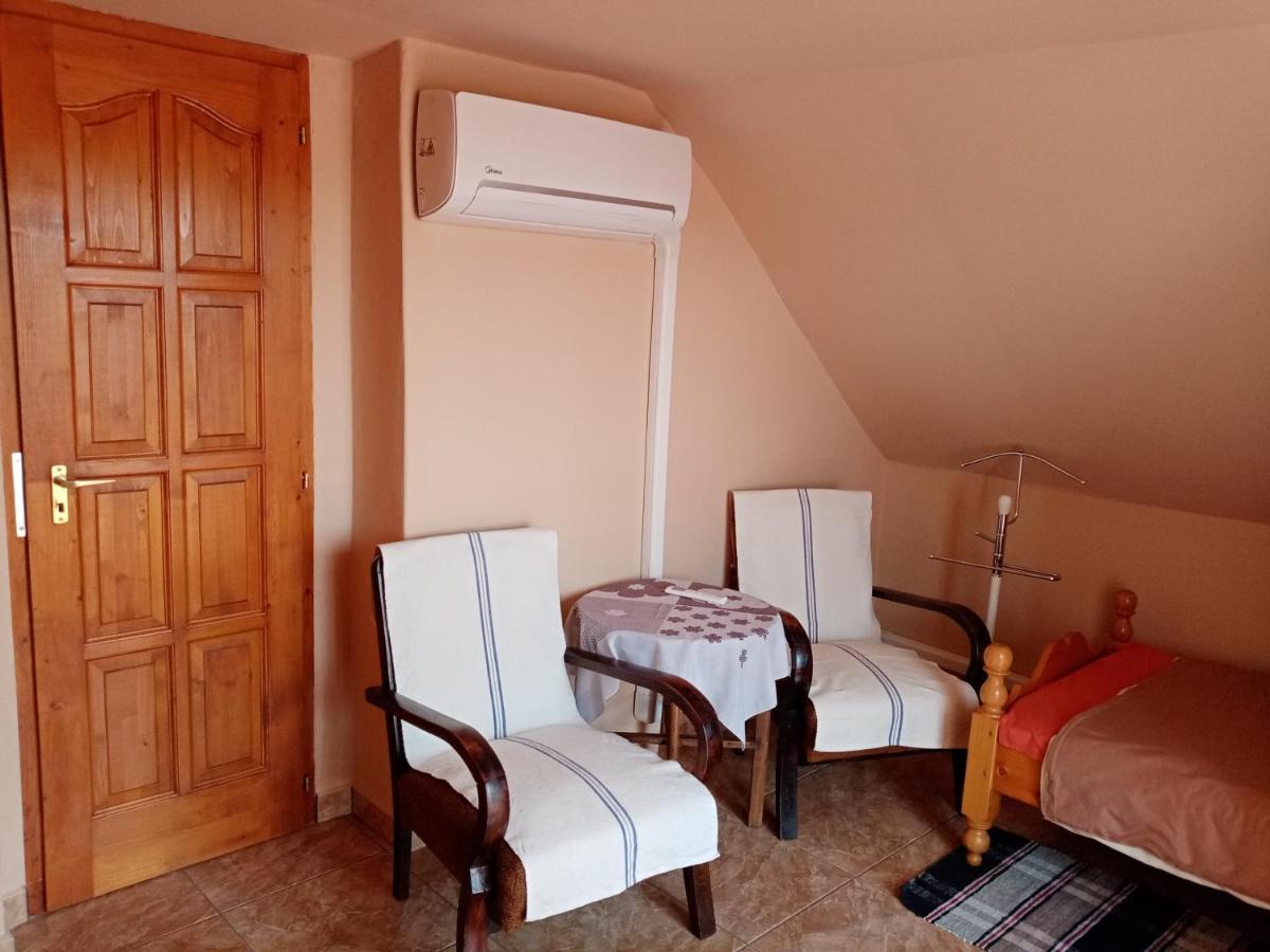 Jazmin-Szieszta Apartmanhaz Balatonfuered Buitenkant foto
